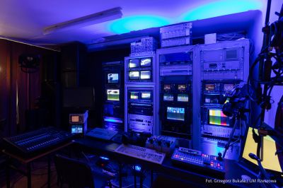 zdjęcie z uroczystego otwarcia rozbudowy i modernizacji budynku Zespołu Szk&oacute;ł Elektronicznych w Rzeszowie, fot. Grzegorz Bukała, Urząd Miasta Rzeszowa